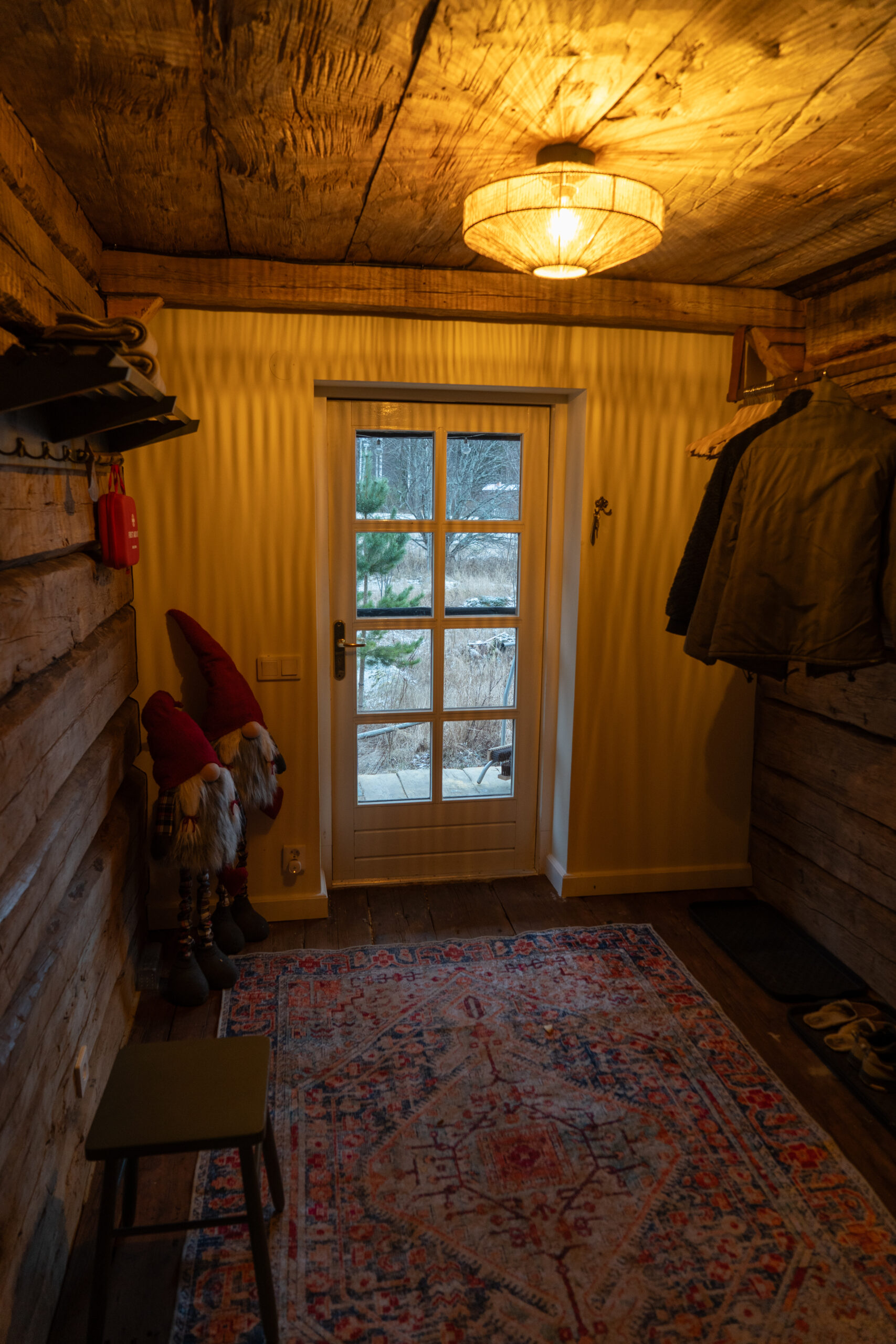 Een foto van de binnenkomst in het vakantiehuis van Friluft Sweden