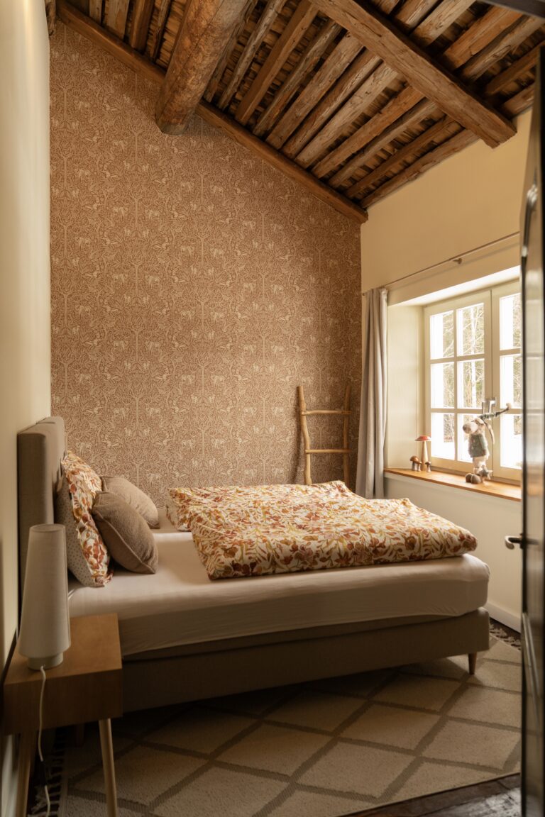 Een van de slaapkamers in het vakantiehuis van Friluft Sweden