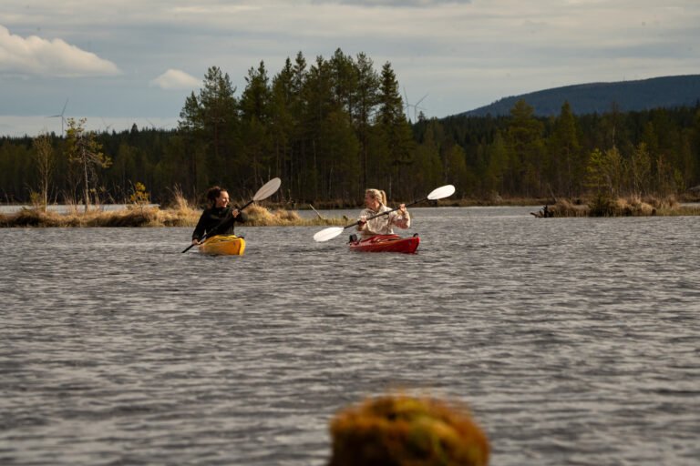 Kajakken is een van de activiteiten bij Friluft Sweden