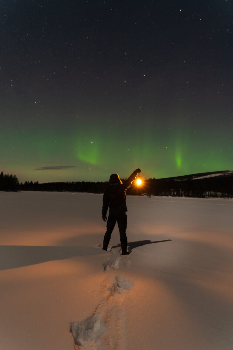 Outdoor fotografie tijdens het noorderlicht. Vakantie in Zweden bij Friluft Sweden